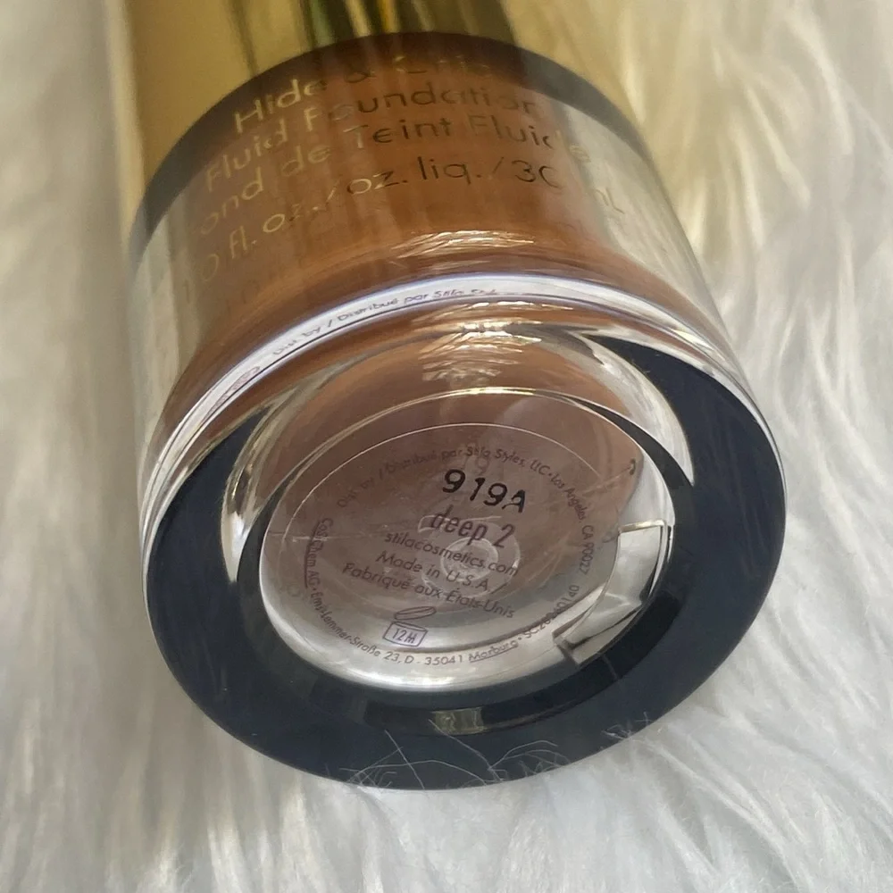 Stila Hide & Chic Fluid Foundation - Deep‎ 2, New without Box